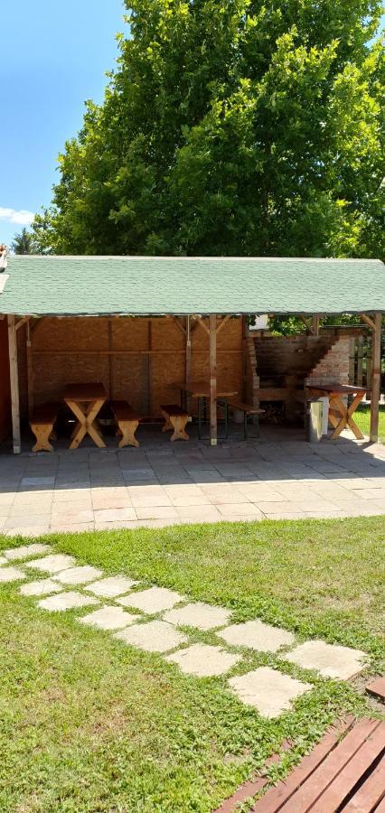 100 Eves Fogado Bed & Breakfast Szatymaz Exterior photo