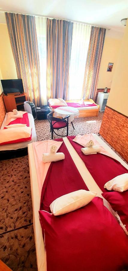 100 Eves Fogado Bed & Breakfast Szatymaz Exterior photo