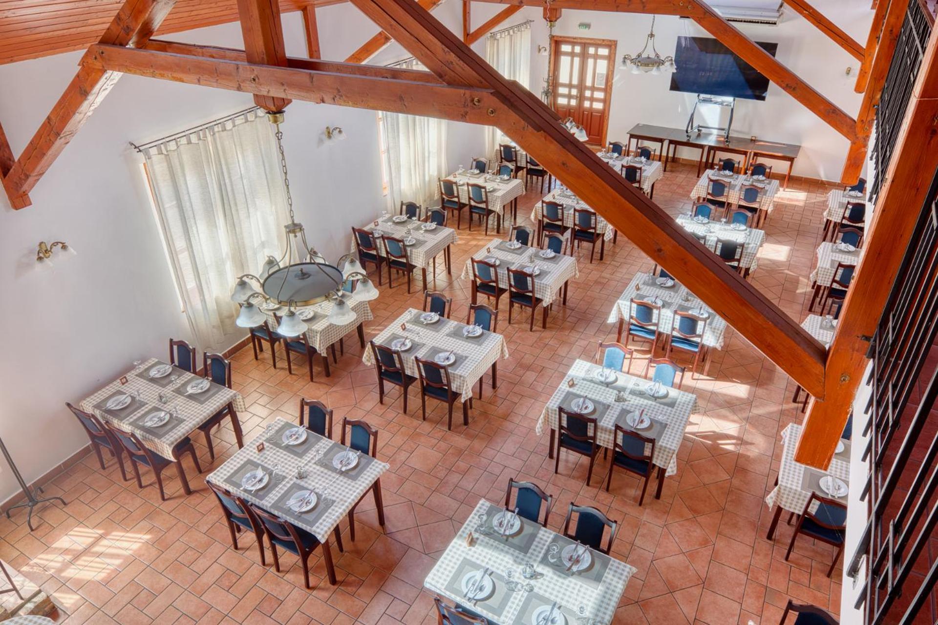 100 Eves Fogado Bed & Breakfast Szatymaz Exterior photo