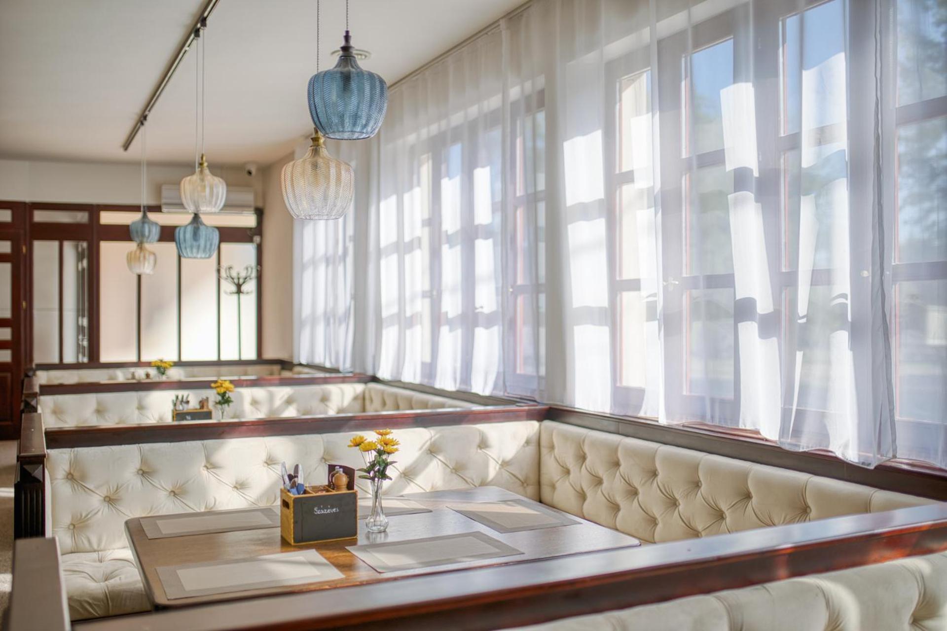 100 Eves Fogado Bed & Breakfast Szatymaz Exterior photo
