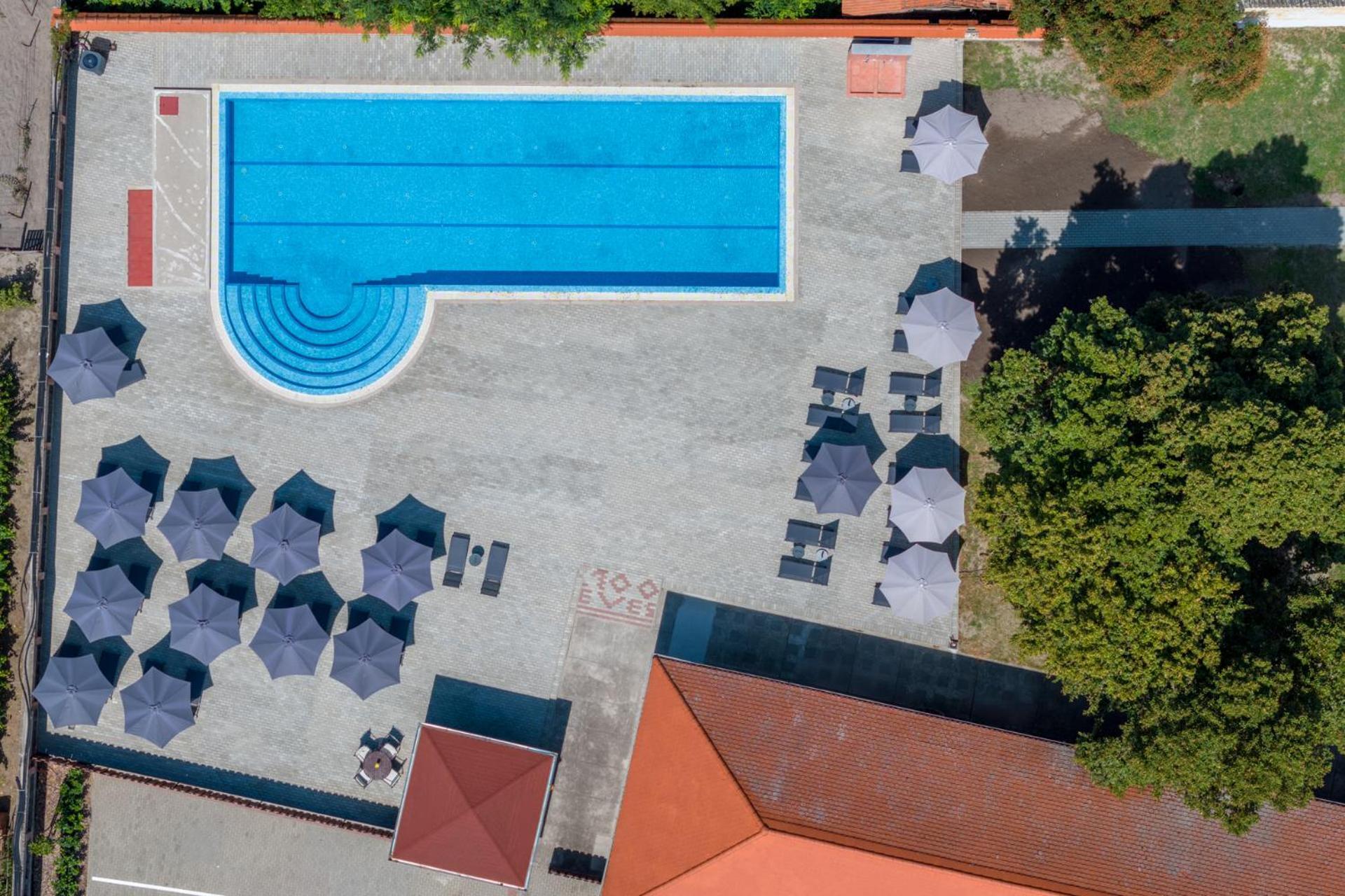 100 Eves Fogado Bed & Breakfast Szatymaz Exterior photo