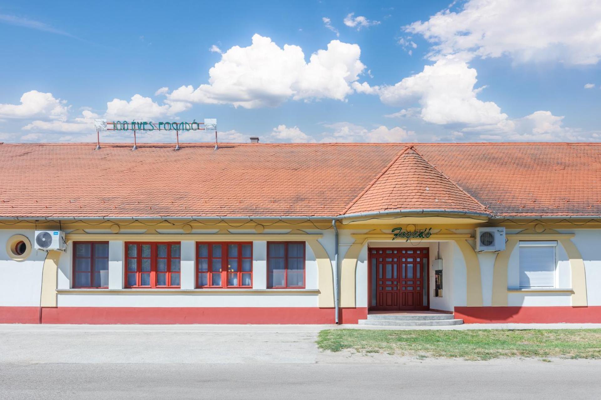100 Eves Fogado Bed & Breakfast Szatymaz Exterior photo